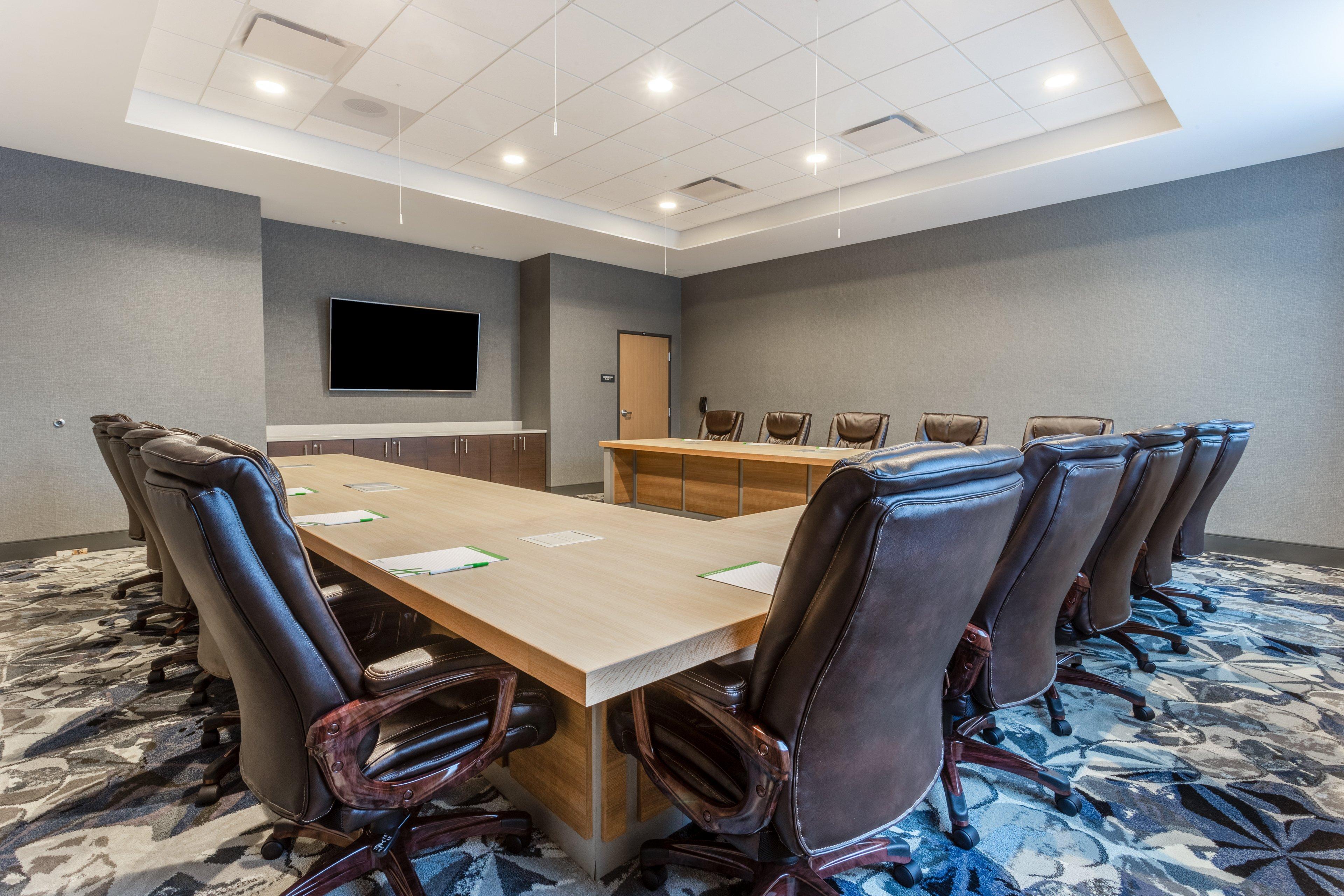 Holiday Inn & Suites Cedar Falls-Waterloo Event Ctr By Ihg Exterior photo