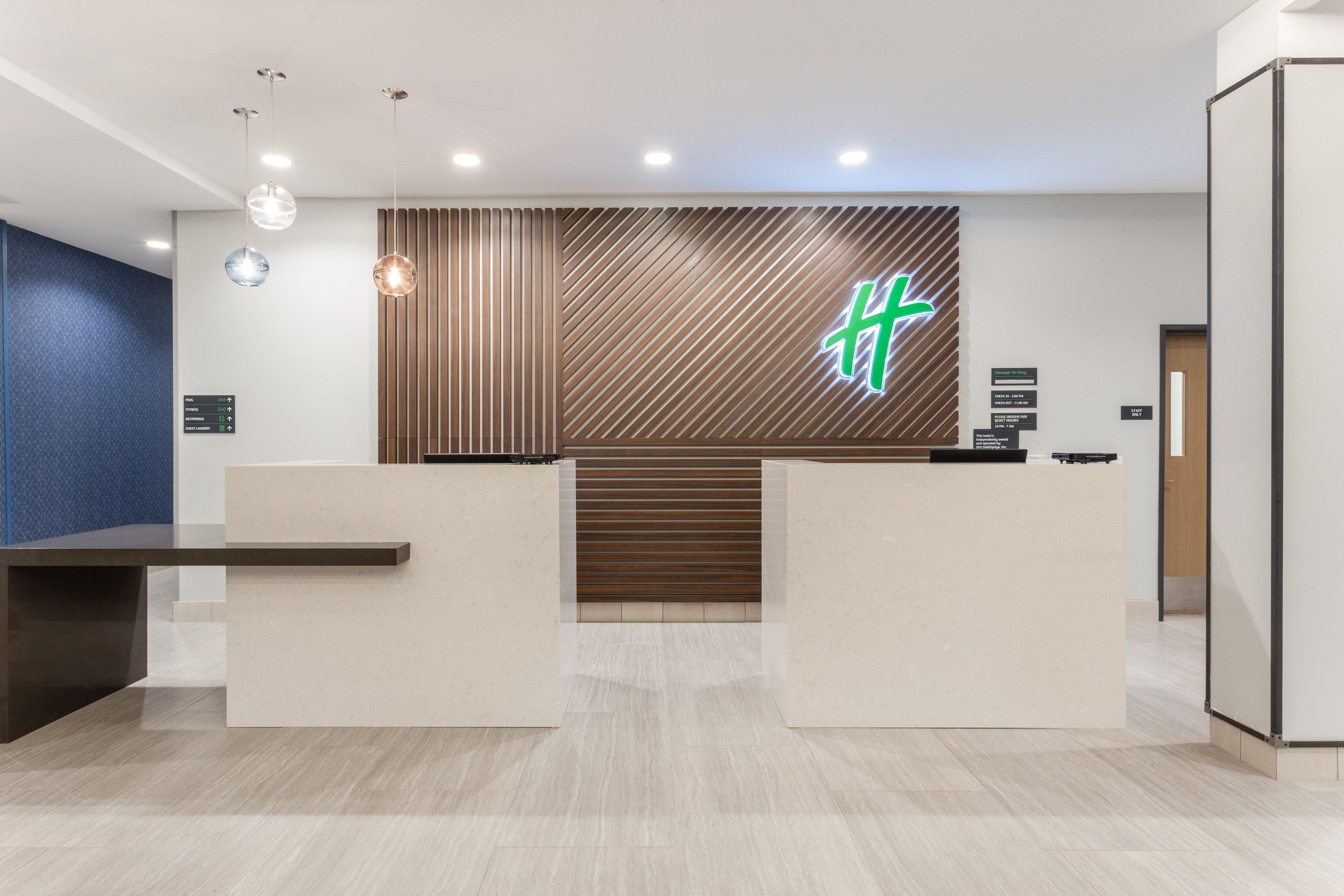Holiday Inn & Suites Cedar Falls-Waterloo Event Ctr By Ihg Exterior photo