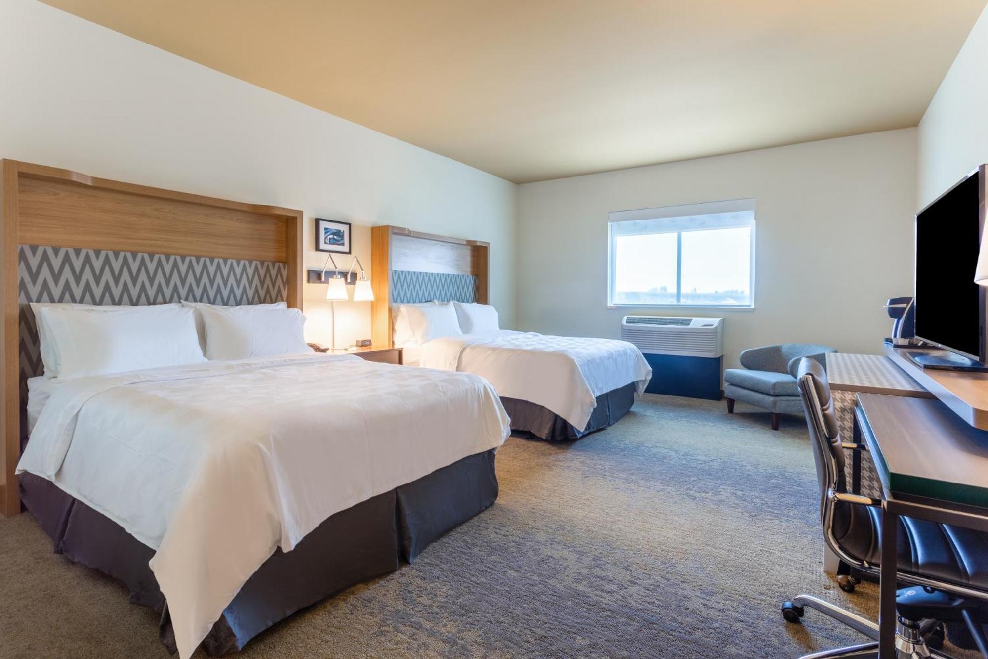 Holiday Inn & Suites Cedar Falls-Waterloo Event Ctr By Ihg Exterior photo