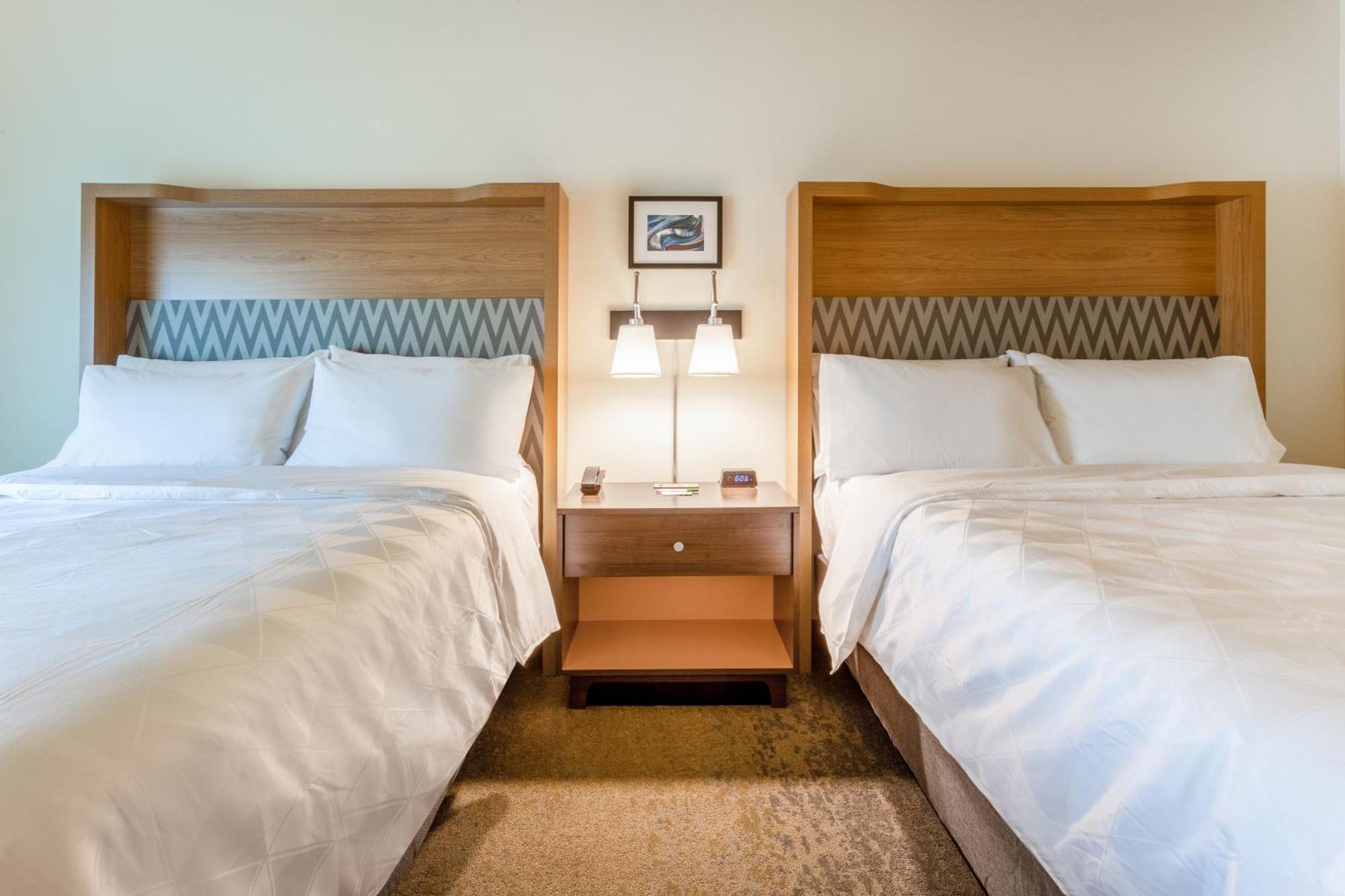 Holiday Inn & Suites Cedar Falls-Waterloo Event Ctr By Ihg Exterior photo