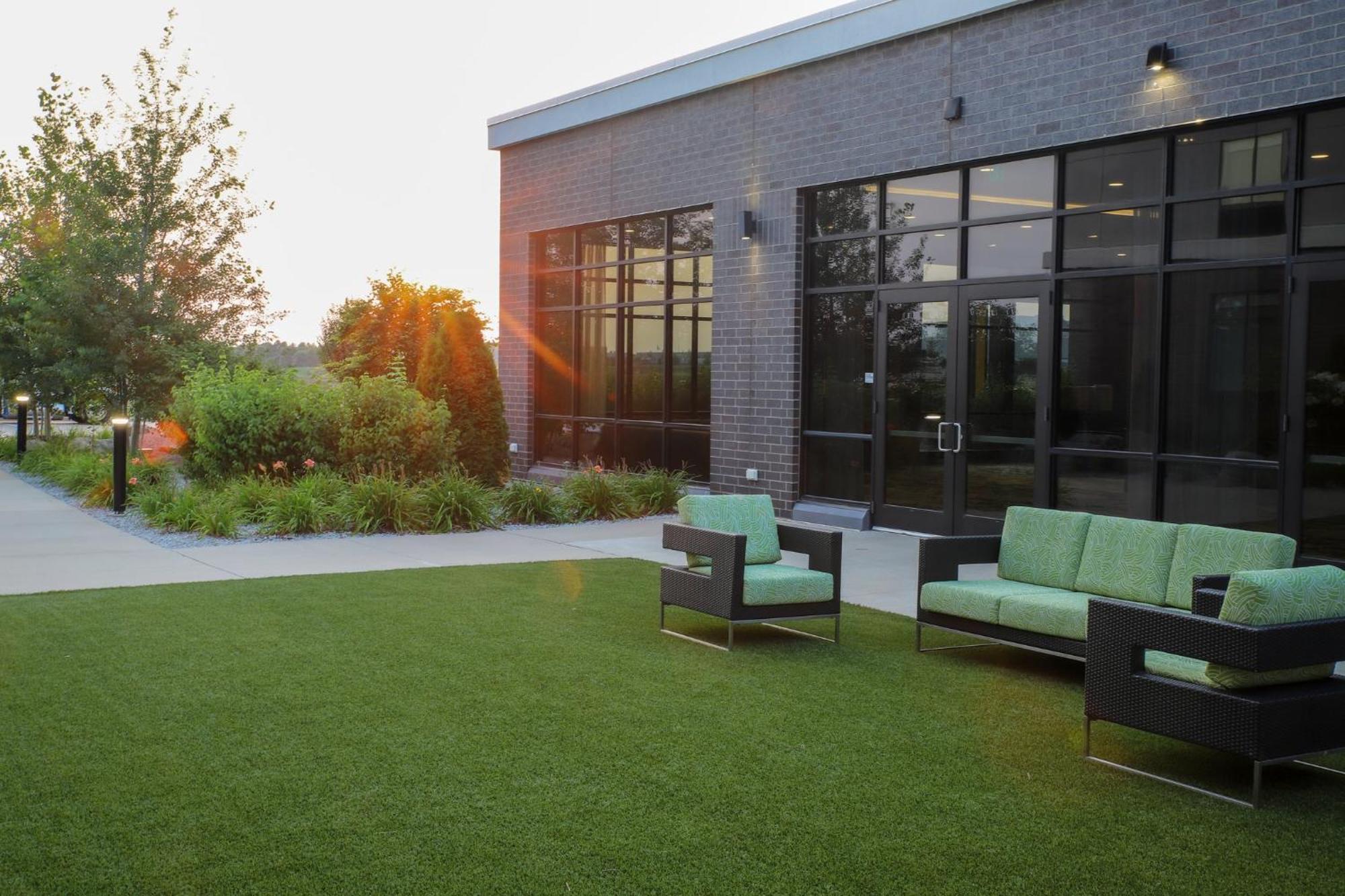 Holiday Inn & Suites Cedar Falls-Waterloo Event Ctr By Ihg Exterior photo